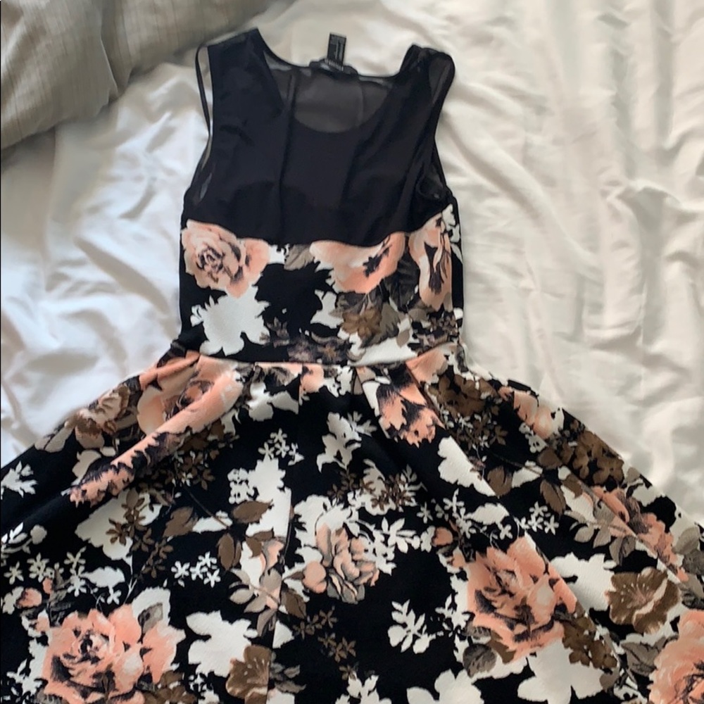 Dress - Picture 3 of 3